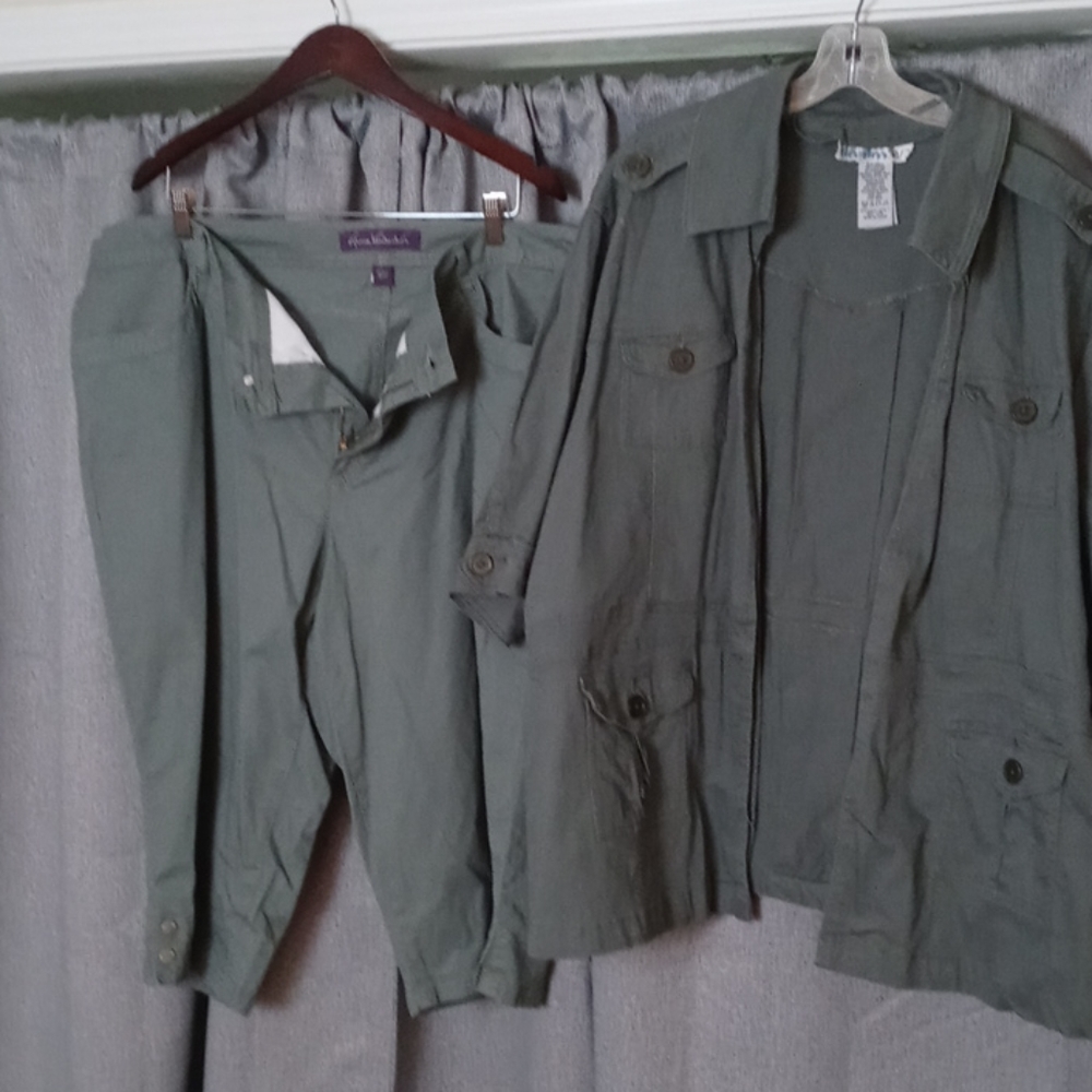Army green short suit